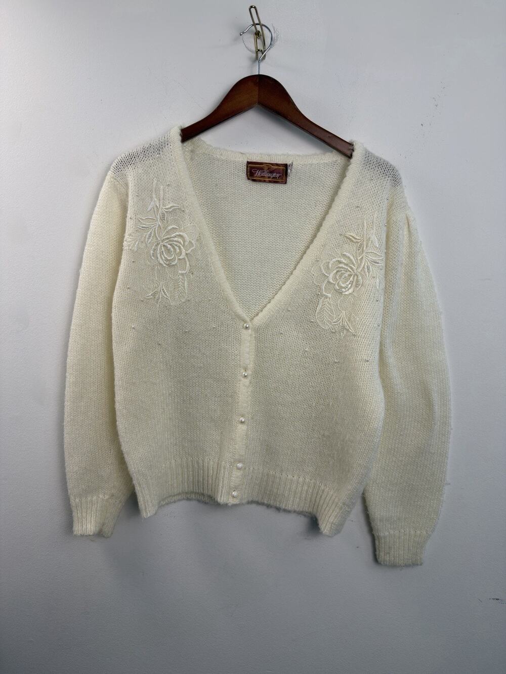 Worthington Sweater Cardigan sz L White Beaded Front Pockets Fuzzy Warm Vintage